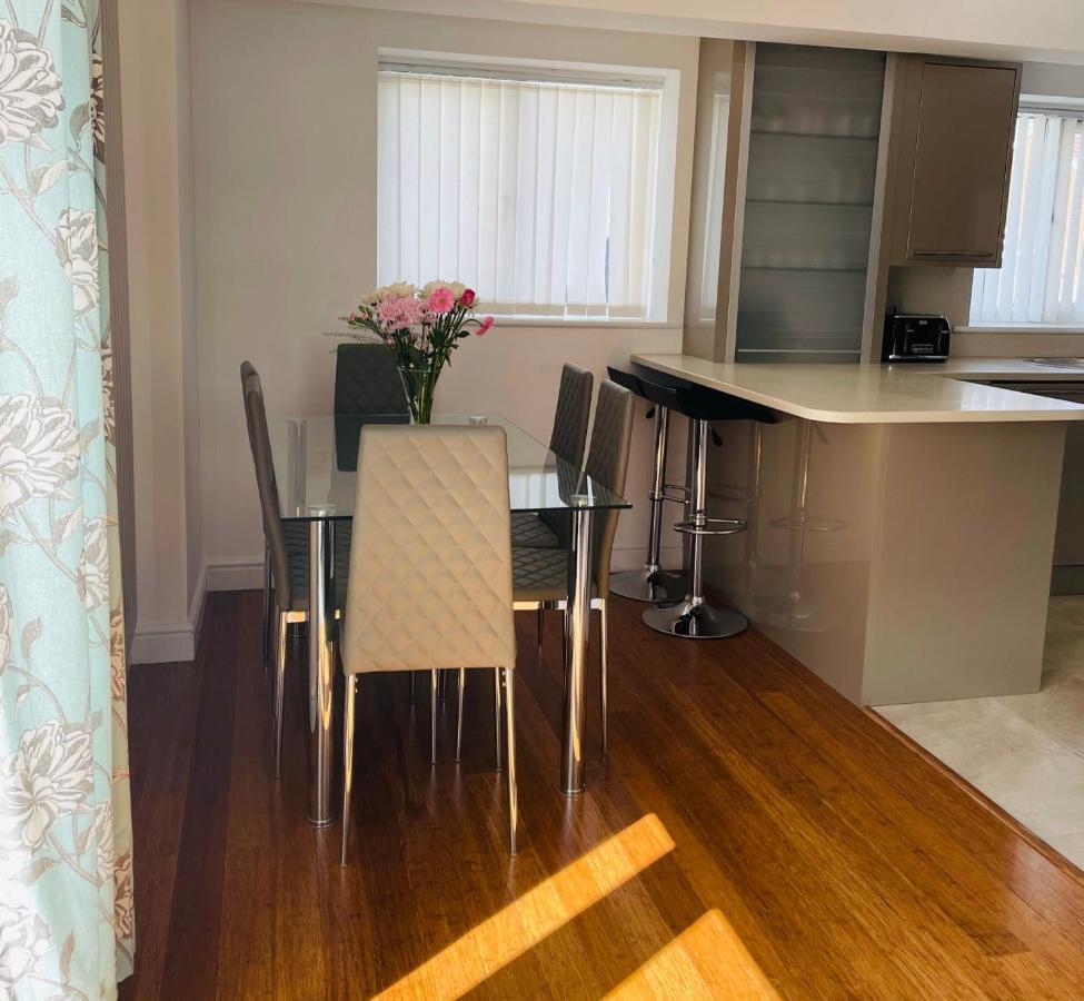 Sunny Corner, Padstow. Spacious 3 Bedrooms, 2.5 Bathrooms, Parking, Garden. Buitenkant foto